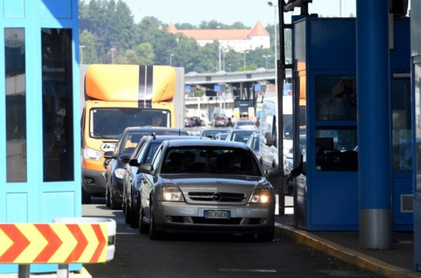Званично: Словенија суспендује Шенген и враћа контроле