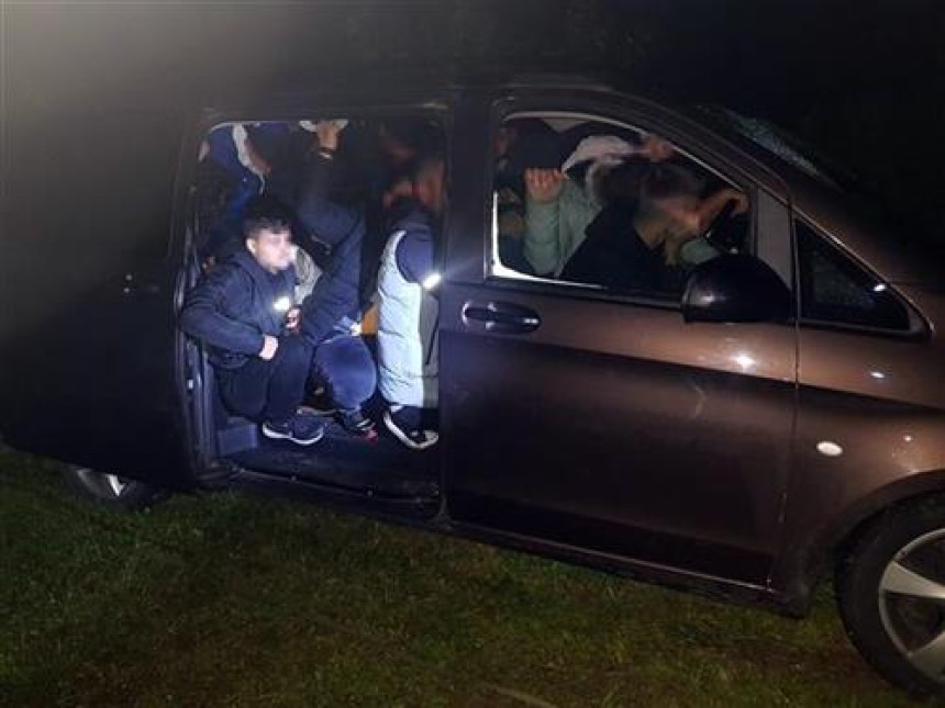 U mercedesu prevozili 22 turskih državljana
