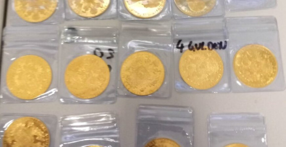 Policajac tokom uviđaja ukrao zlatne dukate