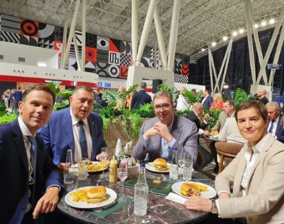 Додик се пожалио Вучићу због америчких санкција