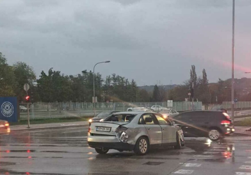 Težak udes u Banjaluci: Troje povrijeđeno