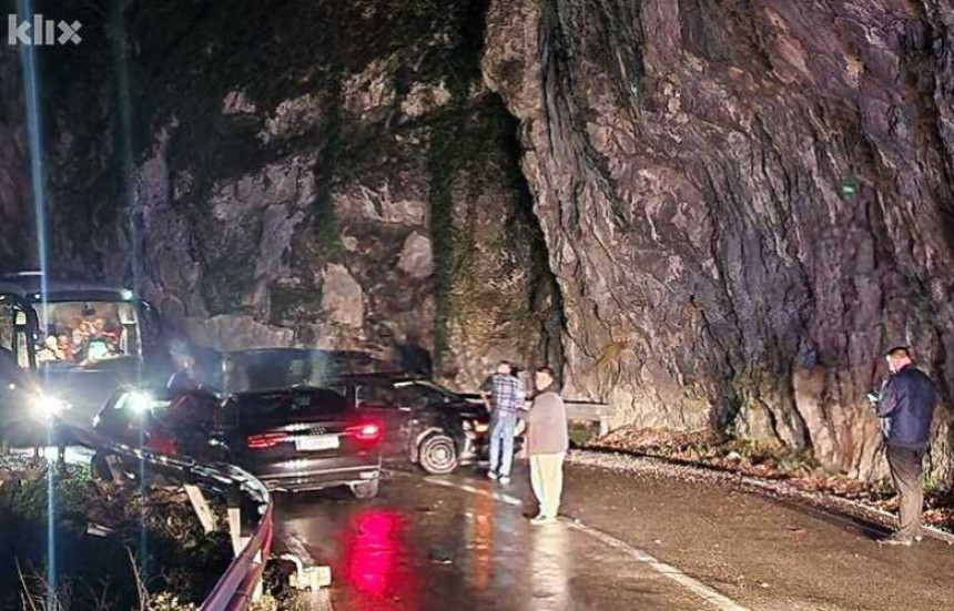 Težak sudar tri vozila na putu Banjaluka - Jajce