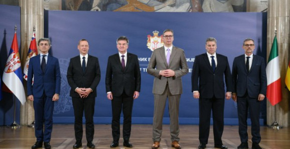 Vučić sa "velikom petorkom": "Težak sastanak"