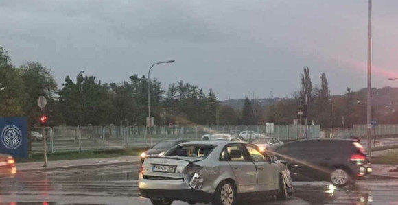 Težak udes u Banjaluci: Troje povrijeđeno