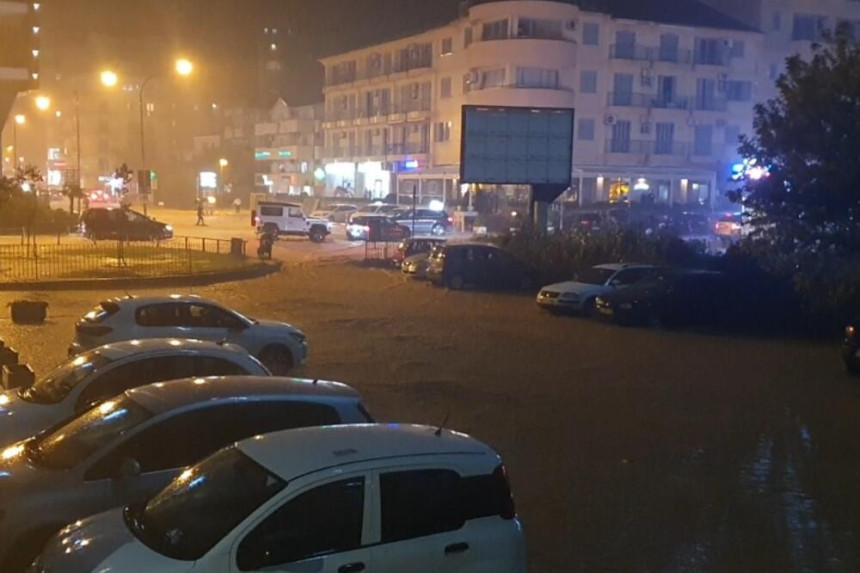 Nevrijeme u Budvi: Ulice pod vodom