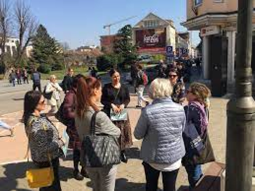 Policija zabranila protestnu šetnju, okupljanje na Trgu