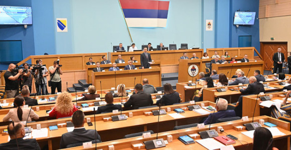 Nova bura u NSRS: Mogu dvije plate, ali ne i funkcije