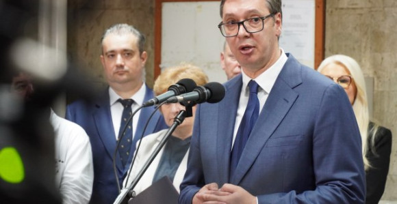 Vučić najavio da odlazi u Brisel na razgovore o KiM