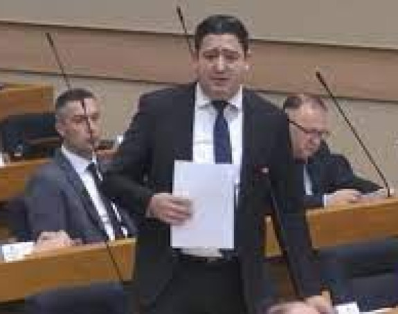 PDP: Otkud američki i britanski vojnici na Manjači