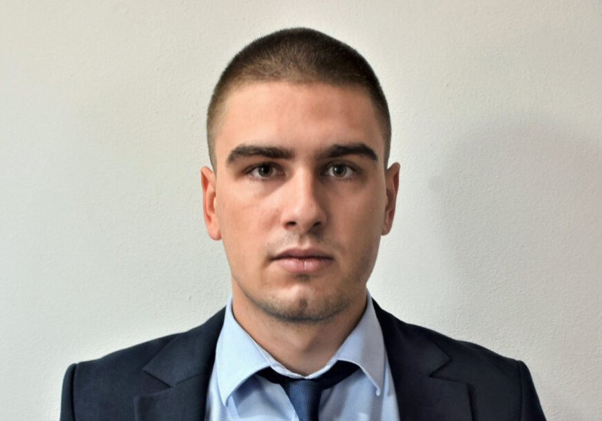 Замјеник начелника пијан аутом ударио браћу и побјегао