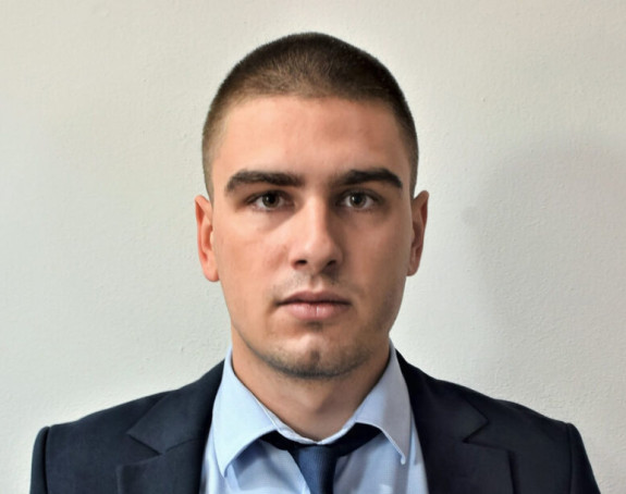 Замјеник начелника пијан аутом ударио браћу и побјегао