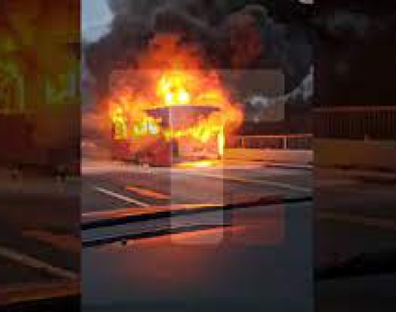 Autobus izgoreo na Brankovom mostu u Beogradu