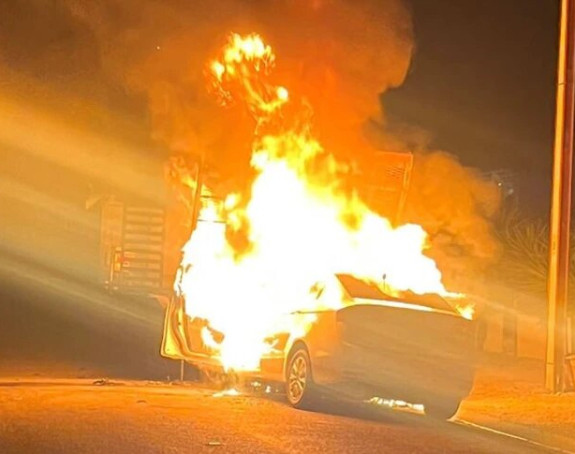 Burna noć u Sokocu: Gorjela dva automobila