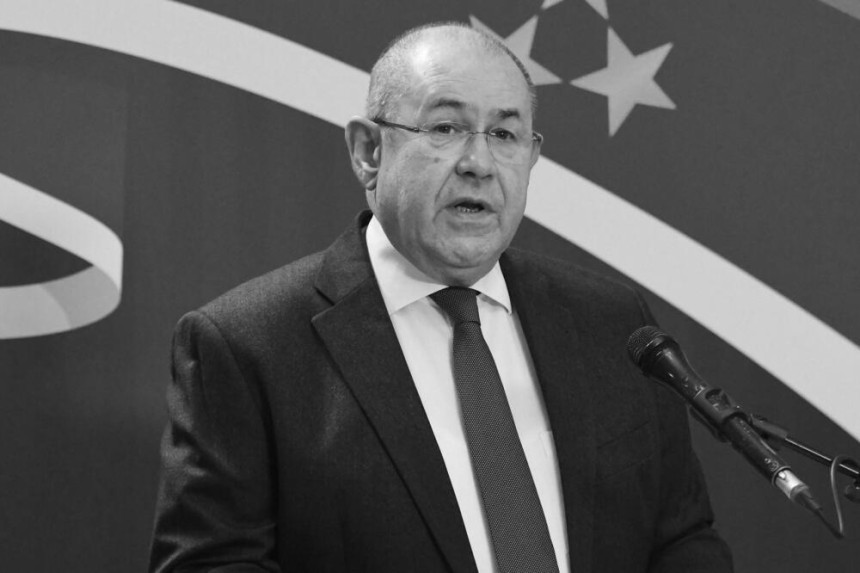 Преминуо Иштван Пастор