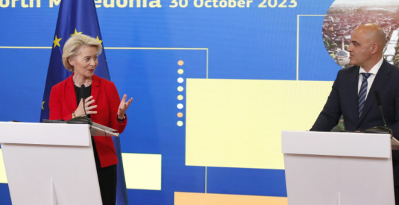 Фон дер Лајен упозорила Скопље: Избор је на вама