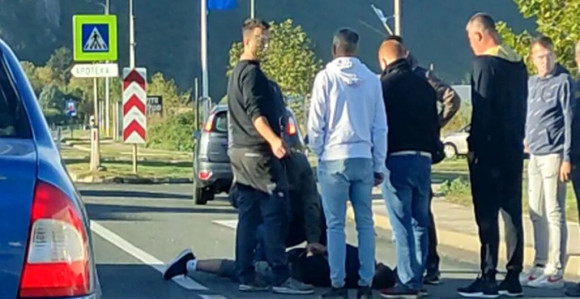 Mostar: Nasrnuo nožem na suprugu pred djetetom
