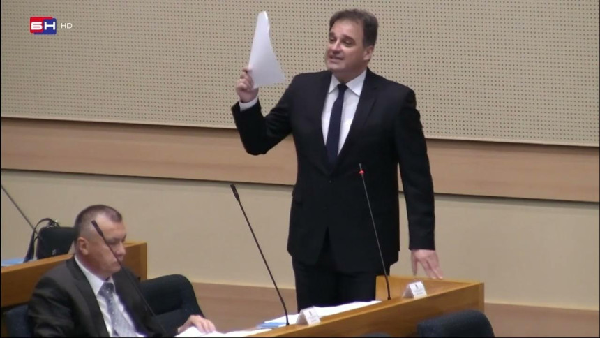 "Vlast će uraditi sve osim da tuži Hrvatsku"