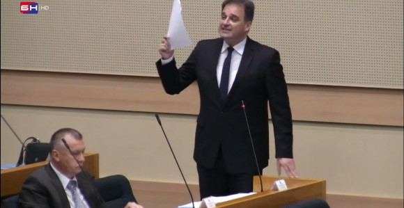 "Vlast će uraditi sve osim da tuži Hrvatsku"