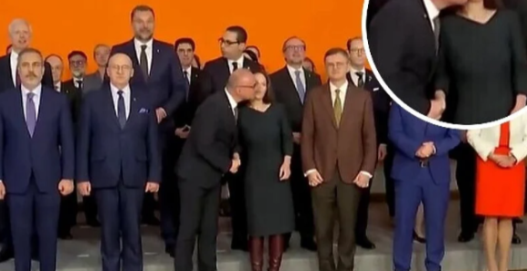 Blam: Grlić Radman pokušavao poljubiti Berbok (VIDEO)