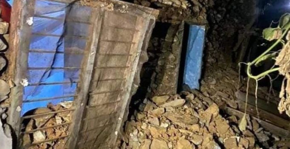 U zemljotresu u Nepalu poginulo najmanje 128 ljudi