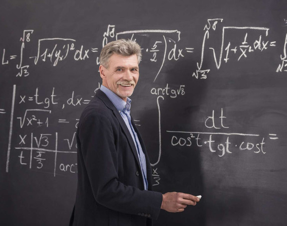 Поред студената, факултети остају и без професора