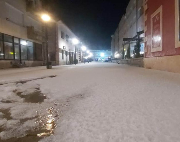 Pogledajte kako je grad zabijelio Livno (VIDEO)