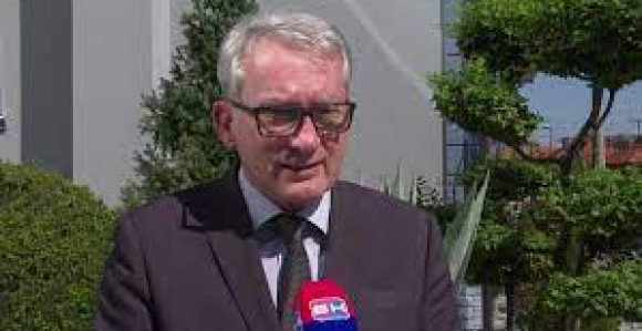 Dodik nema namjeru da se povuče kao Vulin