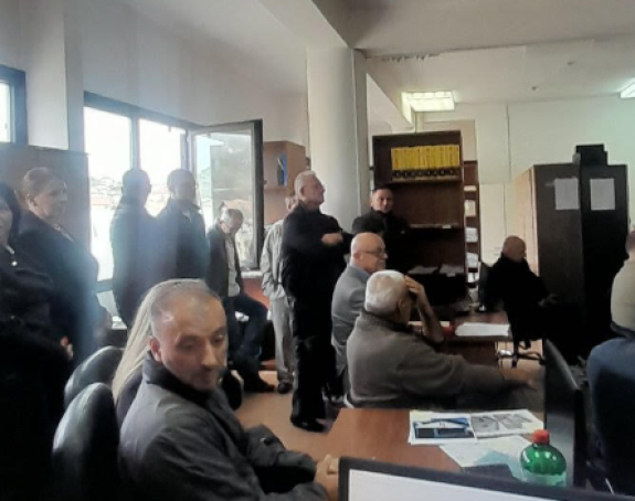 Srušena zgrada opštine u Doboju, građani negoduju