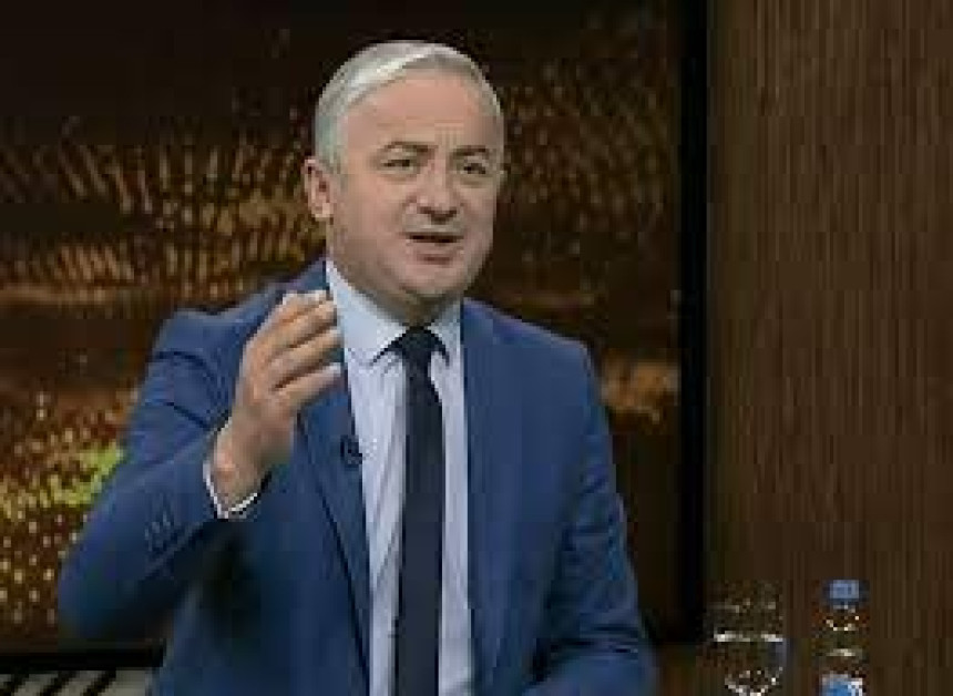 Која поштењачина прича о политици личног интереса?!