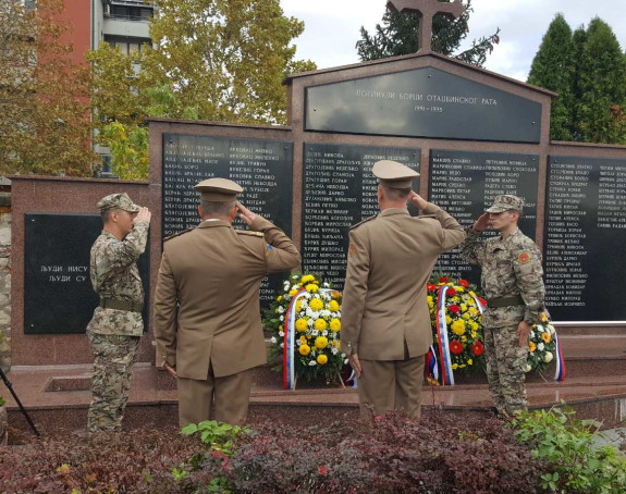 Положени вијенци на споменик страдалим борцима ВРС