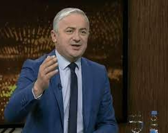 Koja poštenjačina priča o politici ličnog interesa?!