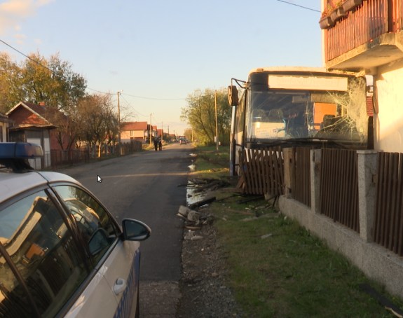 BN: Autobus udario u kuću, nema povrijeđenih