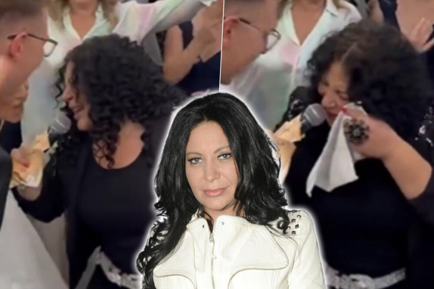 Stoja peva i plače dok je kite evrićima! (VIDEO)