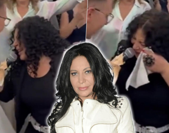 Stoja peva i plače dok je kite evrićima! (VIDEO)