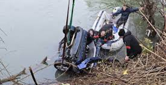 Iz Une izvučeno vozilo i tijelo jednog fudbalera