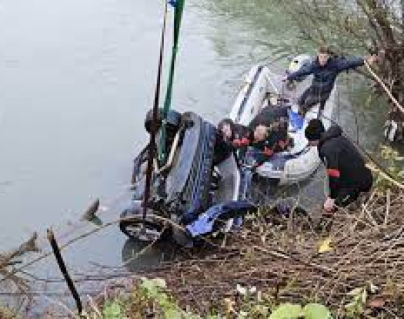 Iz Une izvučeno vozilo i tijelo jednog fudbalera