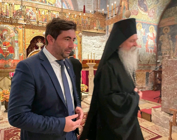 Gradonačelnik Bijeljine posjetio srpske svetinje na Kosmetu
