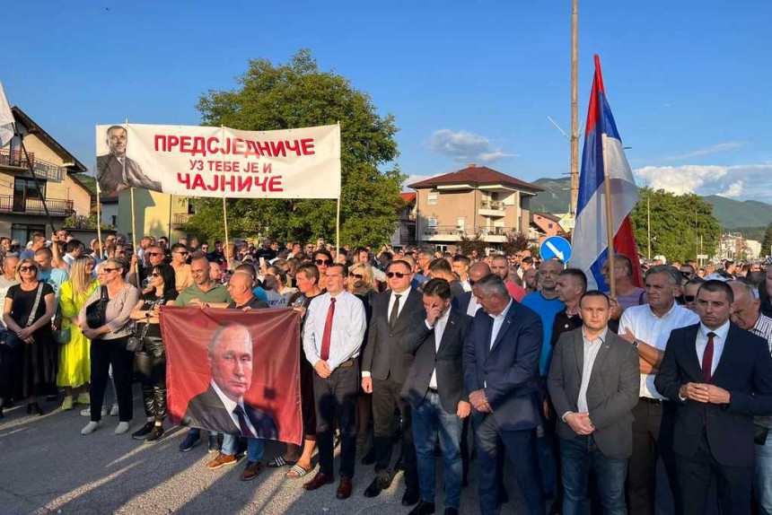 Nepotkupljivi SNSD-ovci poručili Ćosiću i Katiću: Srbujete sa leđa naroda