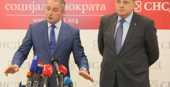 "Dodik sa Šmitom tajno nazdravljao u Bakincima"