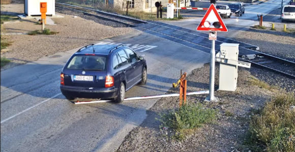 Polomio rampu na pružnom prelazu u blizini Banjaluke