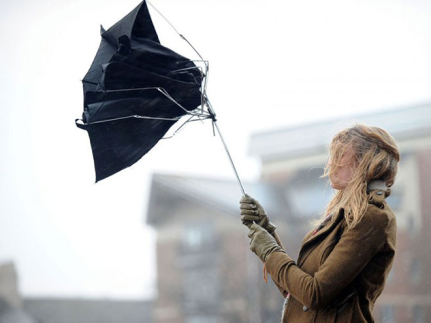 Izdato upozorenje: Noćas i sutra se očekuje jak vjetar