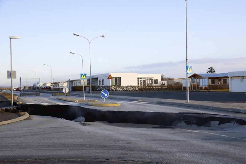 Island: Pukotine na svakom koraku, raste strah