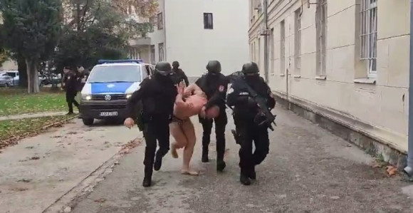 Отмичар повриједио и приморавао на дрогу другу особу