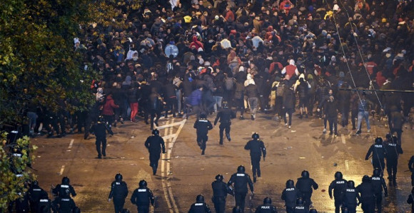 Tuča navijača sa policijom u Sofiji, više povrijeđenih