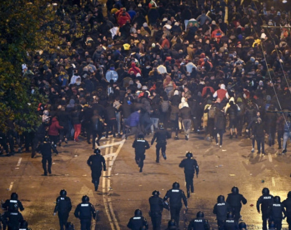 Povrijeđeno 12 osoba u sukobima navijača i policije