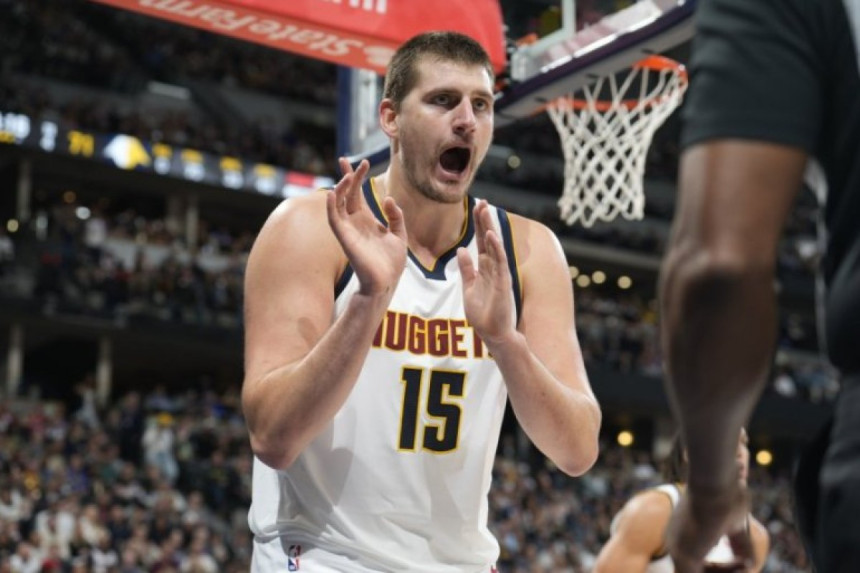 Haos u Denveru: Jokić tučen pa isključen