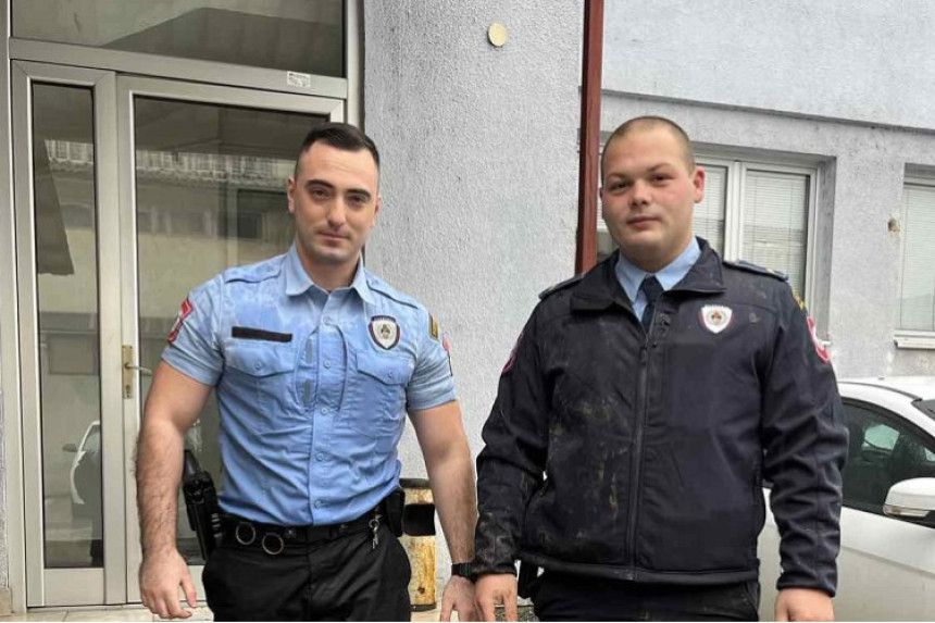 Полицајци спасили малољетницу из ријеке Сане