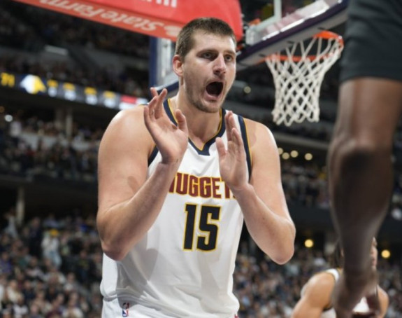 Haos u Denveru: Jokić tučen pa isključen