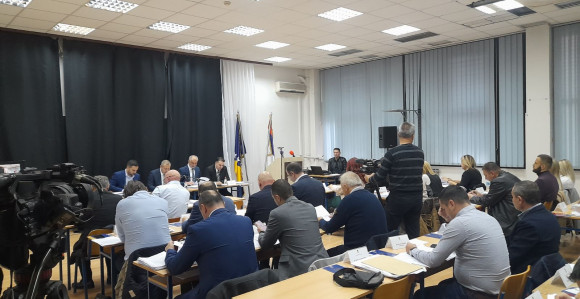 Doboj: Udruženjima nije dozvoljen ulazak na sjednicu