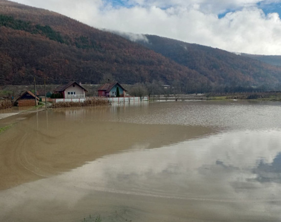 Prijepolje: Izlio se Lim u naselju Ivanje